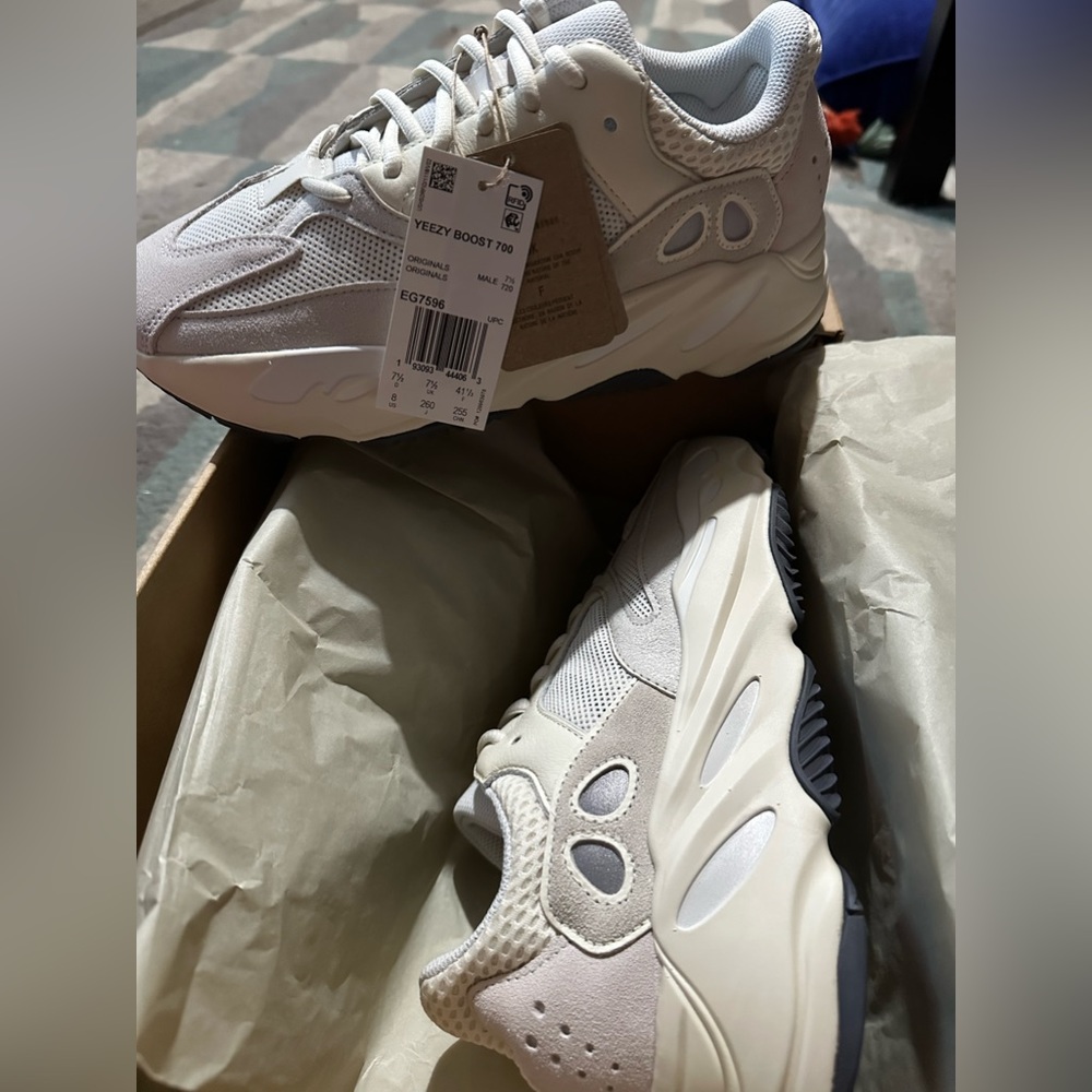 SOLD- Yeezy Boost 700 Adidas Ivory Size 8 Mens